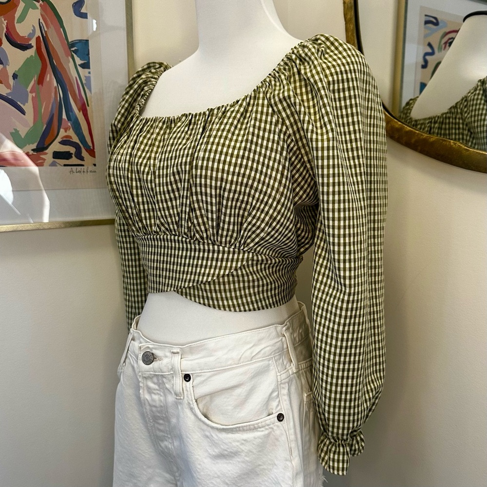 Fitted Green and White Puff Sleeve Crop Blouse - Size M - Fun for Spring!